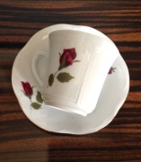 Filiżanka ze spodkiem Chodzież fason KAMELIA | Bordowa Róża