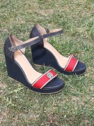 Tommy Hilfiger sandały damskie na koturnie 37