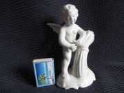 PORCELANOWA FIGURKA  SYGNOWANA "AMOREK ZE SNOPEM ZBOŻA"