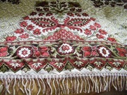 Obrus haftowany nicią atłasową