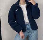 piękny krótki polar fila z dużym logo na plecach granatowy vintage y2k