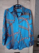 piekna niebieska koszula lańcuchy