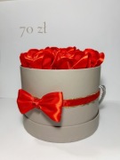 Flowerbox ze sztucznymi kwiatami