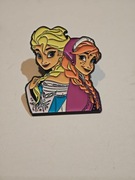 Przypinka emaliowana Disney Frozen Anna i Elsa