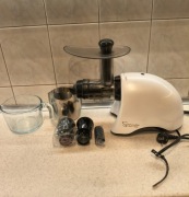 Wyciskarka wolnoobrotowa Omega Sana EUJ-707, perłowa, jak nowa, gwarancja