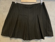 Reserved spódniczko-spodnie czarne w prążki rozmiar L/40