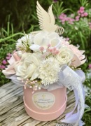 Flowerbox z kwiatami mydlanymi na Komunię dla dziewczynki