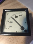 Woltomierz tablicowy