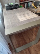 Biurko, krzeslo, szafa z polkami, komoda, szafa na ubrania, jasne meble 