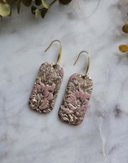 Prostokątne wiszące kolczyki w kolorze brudnego różu z gliny polimerowej