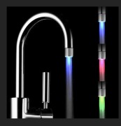 NASADKA ŚWIECĄCA LED NA KRAN 3 KOLORY PERLATOR