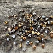 Komplet 100 sztuk koronek do zegarków vintage