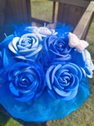 Duży box róż wykonany z naturalnych świec sojowych z aromatem