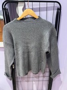 prążkowany sweter dziecięcy z golfem. Prawdopodobnie rozmiar 152