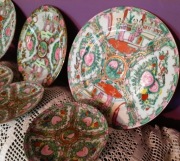 CHINY   ZESTAW PORCELNY      talerze 3 sztuki 24 cm 