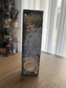 Porcelanowa lalka