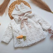 Płaszczyk futerko narzutka 74 80 białe miękkie przyjemne otulające marchewk