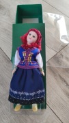 Kolekcjonerska lalka w stroju ludowym 