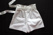 HARMONY białe wysokie szorty / spodenki z wiązanym paskiem 