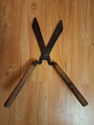 Stare, solidne nożyce ogrodowe