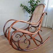 Fotel gięty bujak Thonet ok.1900r. po renowacji drewna Wyprzedaż