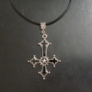 Odwrócony Krzyż czarny gotycki naszyjnik na rzemyku goth metal powerwolf