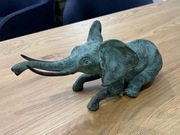 Słoń odlewany z brązu