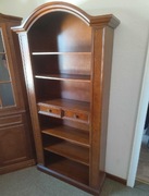 Biblioteczka 2 identyczne sztuki.