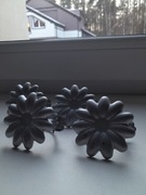 Cztery srebrne uchwyty do firan lub zasłon 