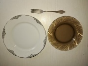 ZESTAW: 2 TALERZE I WIDELEC ze starej szafy.