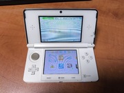 Nintendo 3DS White. Kabel + karta.