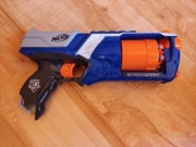 Pistolet NERF N-STRIKE ELITE STRONGARM ze strzałkami