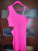 Różowa sukienka z wcięciem w talii 10 lat (9)