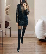 Mini błyszcząca w cekiny czarna sukienka z siateczką na dekolcie i plecach