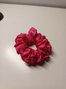 Satynowa gumka scrunchie fioletowa fuksja 