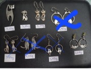 Srebrne kolczyki, zawieszka, broszka kot