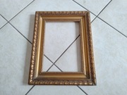 stara złota antyczna drewniana rama z  dekorem zlocona 25 cm na 32 cm