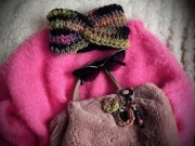 Wieczorna fantazja - szydełkowa opaska z brelokiem