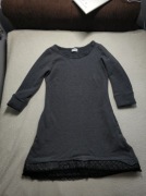 Ciemnoszara krótka sukienka z rękawem 3/4 dość szeroki dekolt rozkloszowana