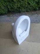 Miska WC podwieszana do stelaża , na budowę / remont NOWA pęknięta