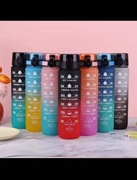 1000ml matowa sportowa butelka na wodę.