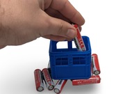 niebieski koszyk na baterie AA organizer w kształcie skrzynki