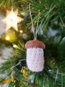 żołędzie bombki nietłukące, białe srebrne błyszczące bombki choinkowe