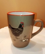 KUBEK KURA Z JAJAMI (kolor brązowy)