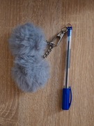 Długopis z PUSZKIEM 2 pompony brelok