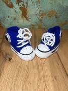 Buciki niemowlęce w stylu Converse wykonane ręcznie na szydełku