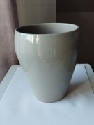 Szara, ceramiczna doniczka