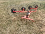 Przetrząsaczo-zgrabiarka 4 gwiazdowa do siana