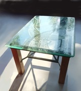 Unikatowy, designerski stolik z artystycznym szklanym blatem
