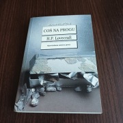 COŚ NA PROGU - H.P. LOVECRAFT -  OPOWIADANIA MISTRZA GROZY - 